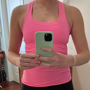 Hot pink women’s lululemon workout tank